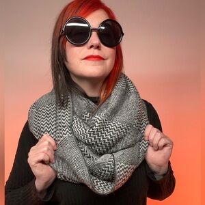 BLACK & LIGHT GRAY / Checker Chevron Infinity Scarf Wrap